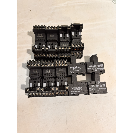 New and original RXZE2M114M socket, Harmony Electromechanical Relays, for RXM2 RXM4 relays