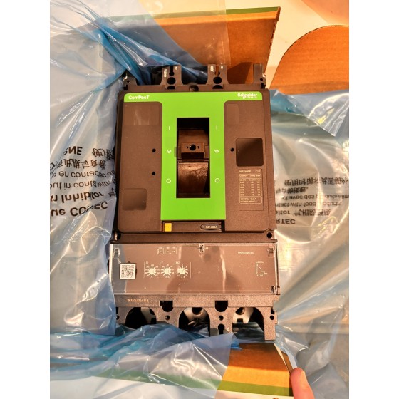 New and original C40F32D400 Circuit breaker ComPacT NSX400F, 36kA at 415VAC